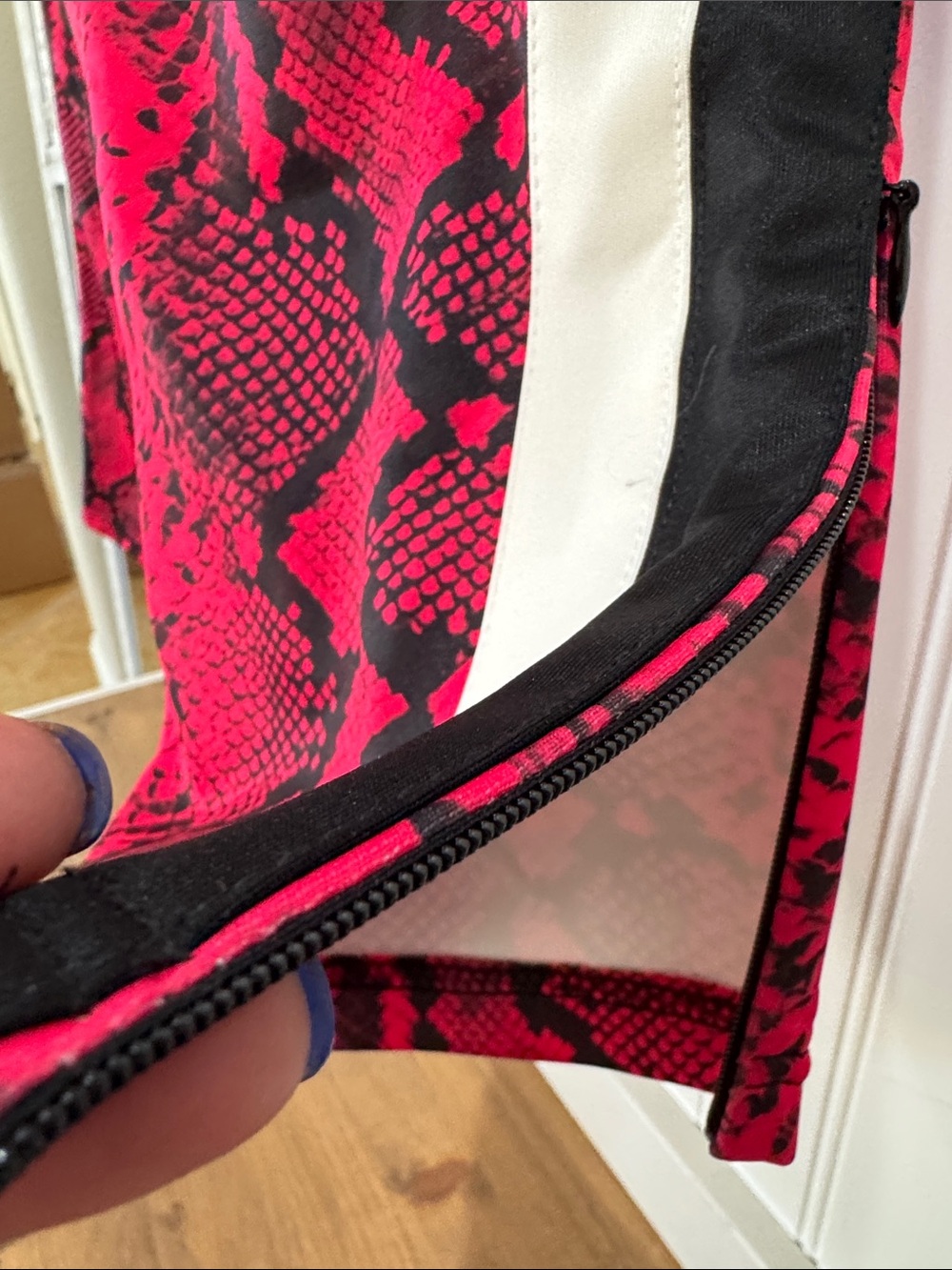 NWT! #712 PAM & GELA Hot Pink Snake-Print Track Pants Black & White Side Stripes - Picture 6 of 10